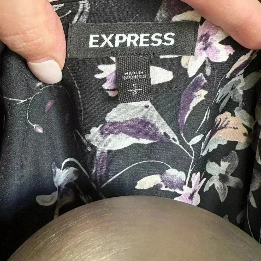Size S Express front tie black a blouse with pink/purple flowers - Picture 3 of 5
